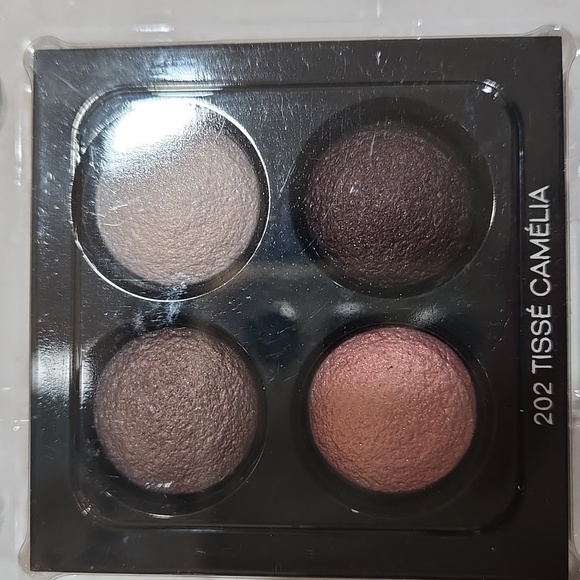 NWT Chanel Eyeshadow Quad - Tisse Camelia!! - Picture 2 of 3